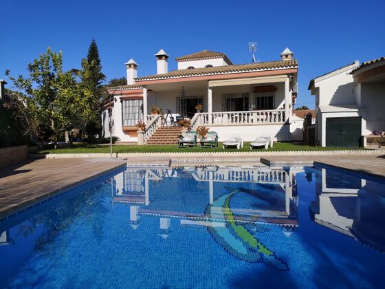 House for 10 ppl. with swimming-pool, garden and terrace at Arcos