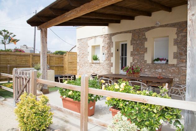 Casa a 5 km de la playa para 6 pers. con jardín y terraza en Camarles