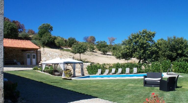 Villa per 18 pers. con piscina, giardino e terrazza a Penedono