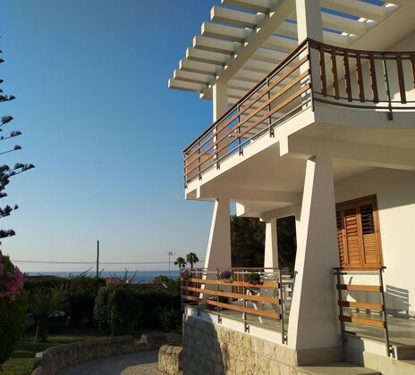 Casa a 400 m dalla spiaggia per 12 pers. con balcone a Fontane Bianche