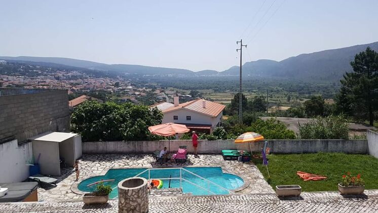 Villa para 15 pers. con piscina, jacuzzi y jardín en Mira de Aire
