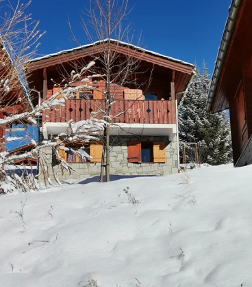 Chalet a 500 m dalle piste da sci con accesso piscina, sauna e balcone