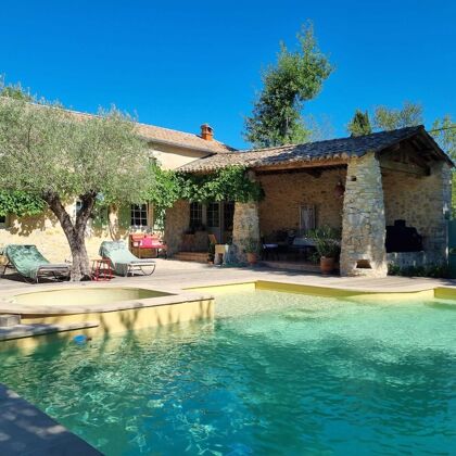 Villa per 6 pers. con piscina, jacuzzi, giardino e terrazza a Lussan