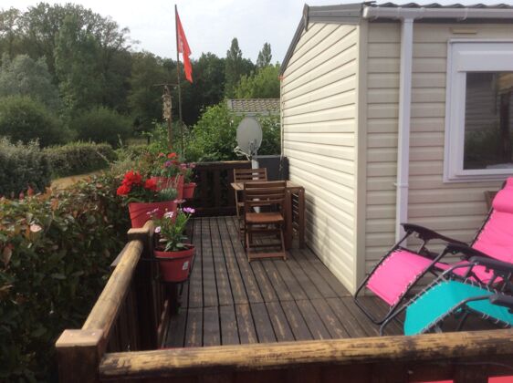 Bungalow for 6 ppl. with shared pool and terrace at Veuzain-sur-Loire