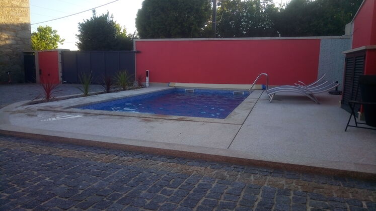Bella casa a 8 km dalla spiaggia per 4 pers. con piscina a Alvarães