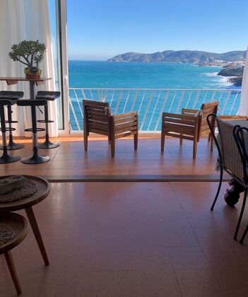 Beautiful appartement for 6 ppl. with sea view and terrace at Llançà