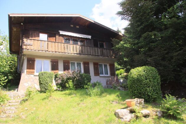 Chalet 19 km away from the slopes for 10 ppl. with terrace and balcony