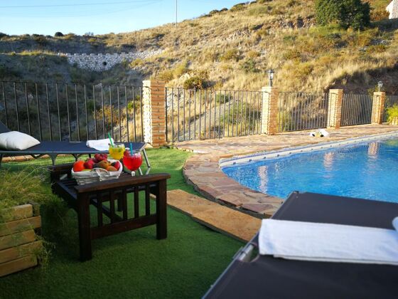 Big villa 13 km away from the beach for 10 ppl. with swimming-pool