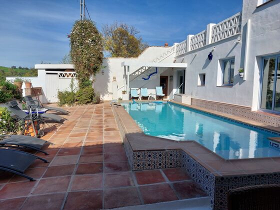 Meravigliosa villa per 8 pers. con piscina, giardino e balcone a Coín