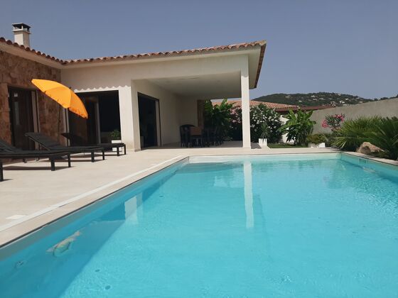 Villa à 6 km de la plage pour 10 pers. avec piscine à Porto-Vecchio