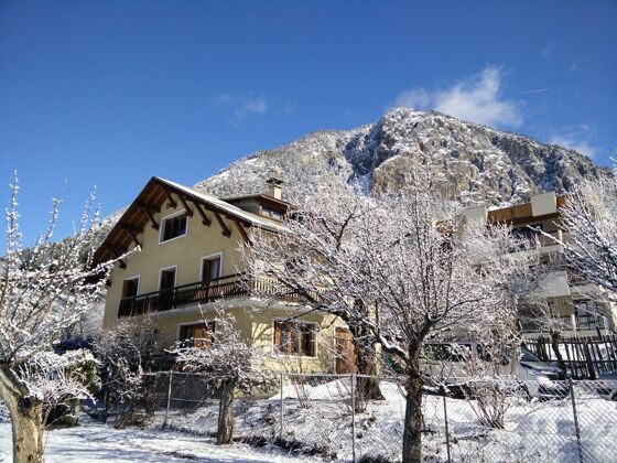 Chalet 1 km away from the slopes for 19 ppl. with sauna at Briançon