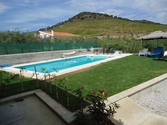 Villa para 7 pers. con piscina compartida, terraza y balcón en Lodões