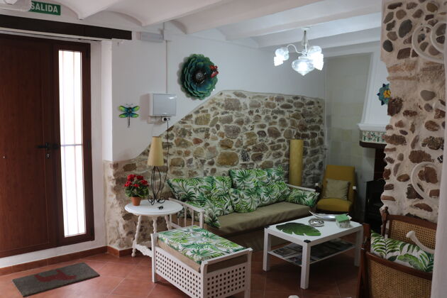 Spacious house 11 km away from the beach for 6 ppl. at Estivella