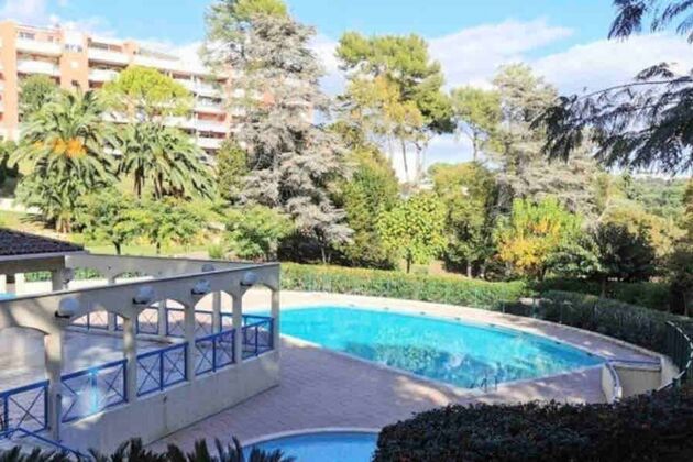 Apartamento a 4 km de la playa para 8 pers. con piscina en Cannes