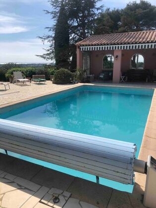 Villa à 2 km de la plage pour 13 pers. avec piscine et jardin à Agde