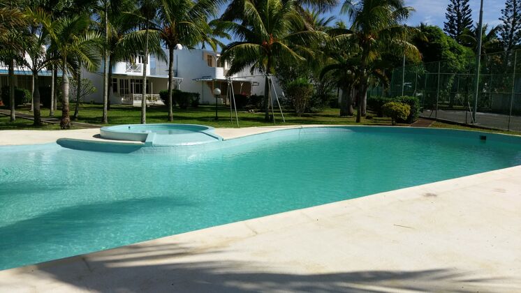 Nice house for 7 ppl. with shared pool and garden at Trou-aux-Biches
