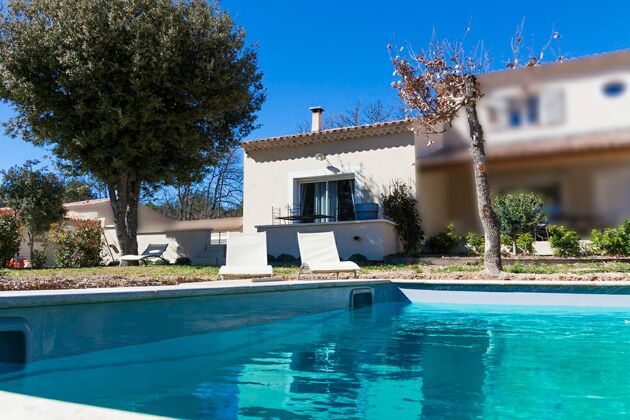 Nice property for 4 ppl. with shared pool at Saint-Saturnin-lès-Apt