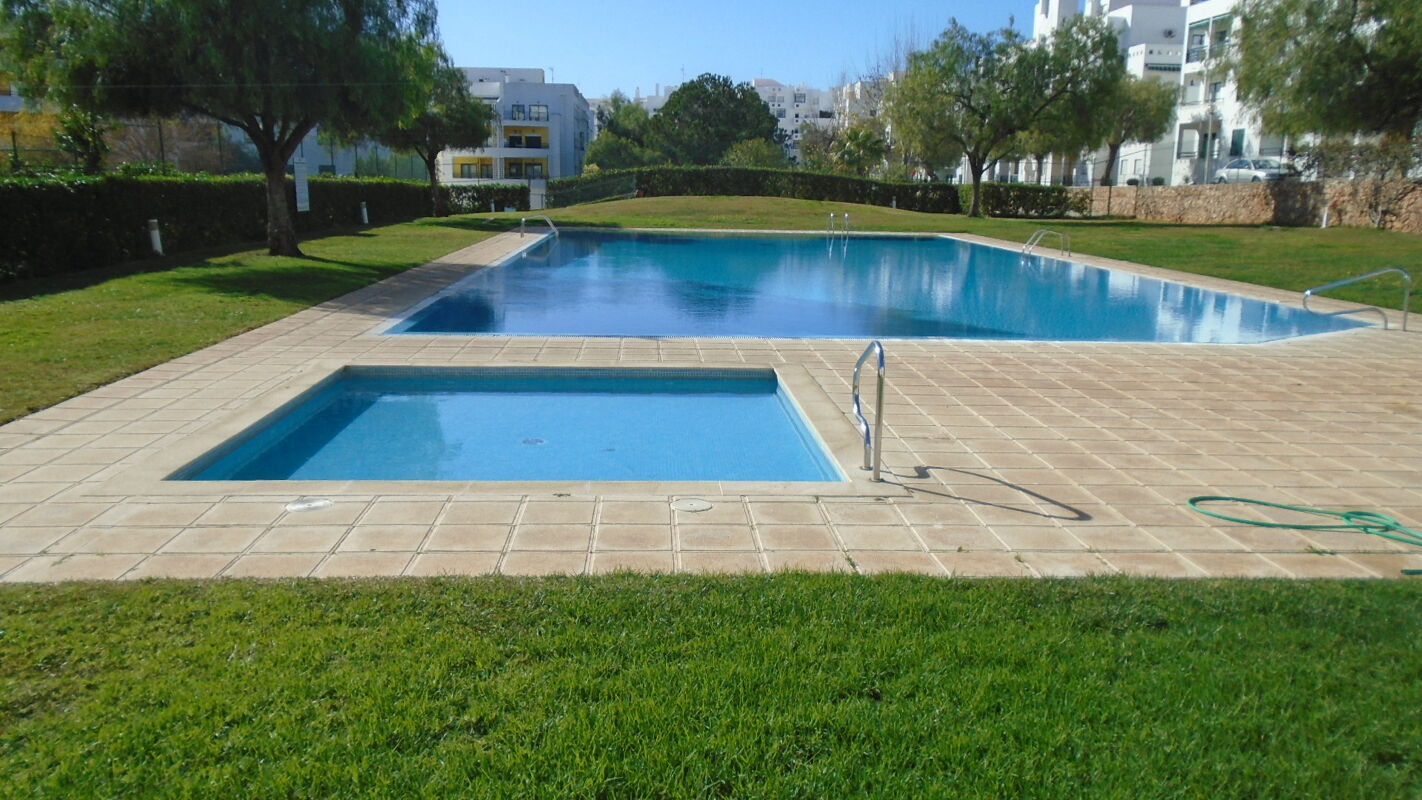 Vista sulla piscina Appartamento Armação de Pêra
