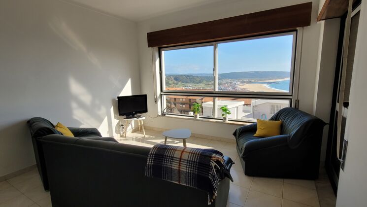 Apartamento a 500 m de la playa para 6 pers. con terraza en Nazaré
