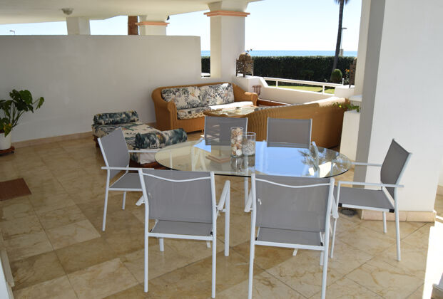 10 m away from the beach! Appartement for 5 ppl. with shared pool