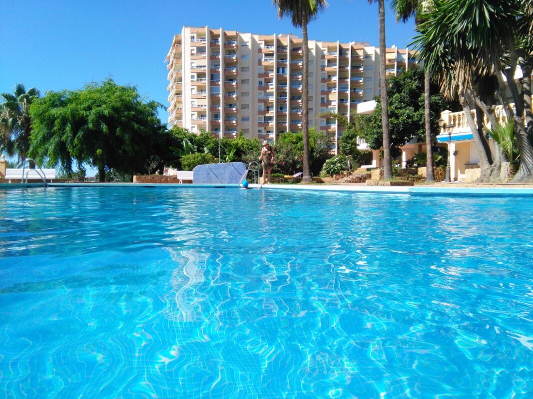Vista sulla piscina Appartamento Benalmádena