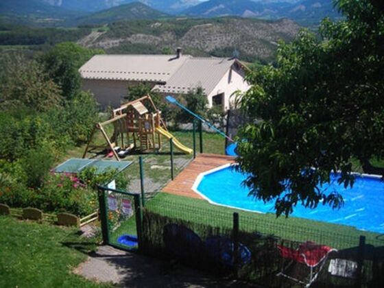 Appartement 15 km away from the beach for 8 ppl. with shared pool