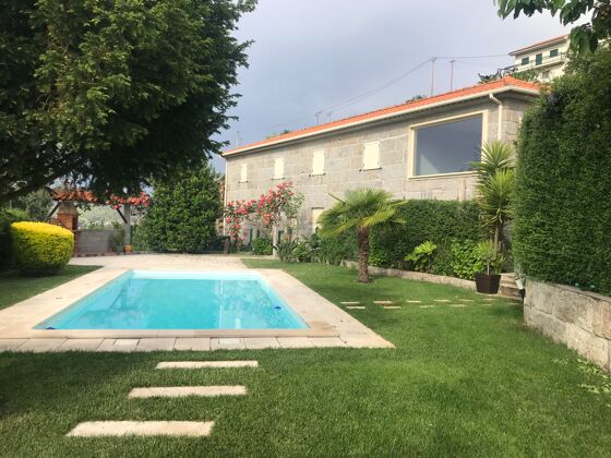 Villa für 6 Pers. mit Schwimmbad, Garten und Terrasse in Resende