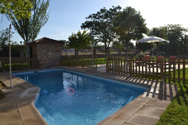 Villa for 12 ppl. with swimming-pool and jacuzzi at Fernán Caballero