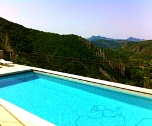 Villa für 16 Pers. mit Schwimmbad, Garten und Terrasse in Chaudebonne