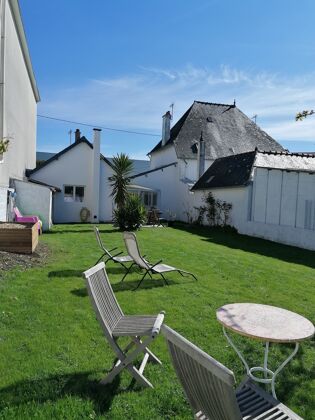 House 400 m away from the beach for 6 ppl. with garden at Larmor-Plage