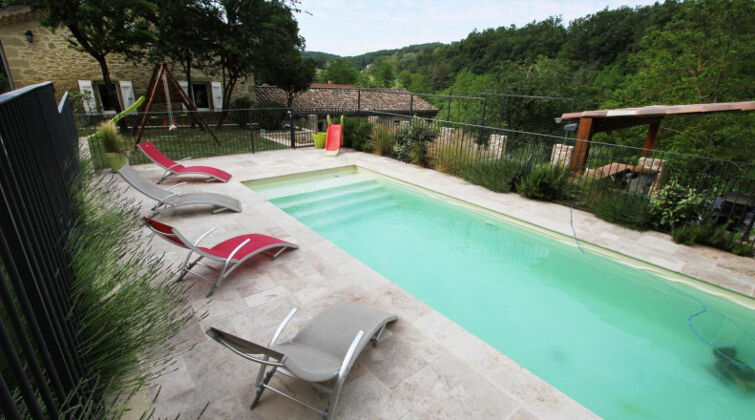 Große Villa für 10 Pers. mit Schwimmbad und Terrasse in Divajeu