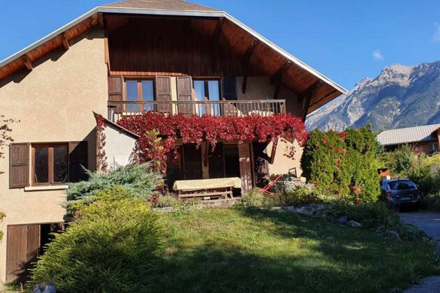 Big chalet for 10 ppl. with garden, terrace and balcony at Guillestre