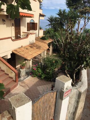 House for 6 ppl. with shared pool and terrace at Vibo Valentia