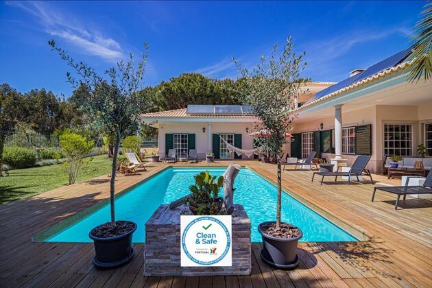 Villa for 15 ppl. with swimming-pool, garden and terrace at Sesimbra