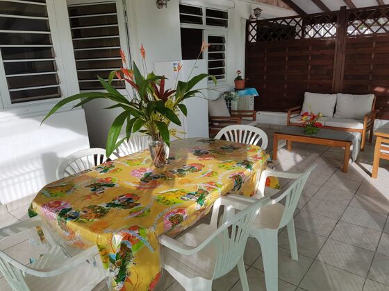 Appartement 15 km away from the beach for 5 ppl. with garden at Ducos