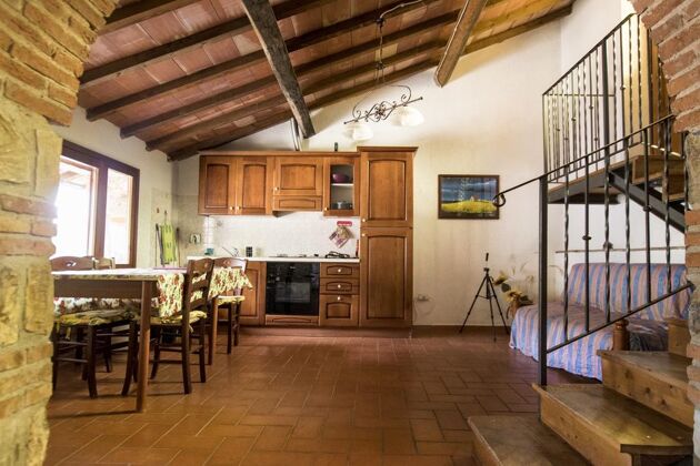 Spacious appartement for 8 ppl. with shared pool at Massa Marittima