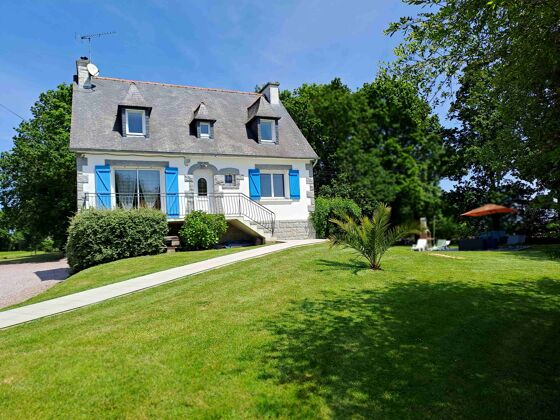 House 3 km away from the beach for 6 ppl. with terrace at Saint-Alban