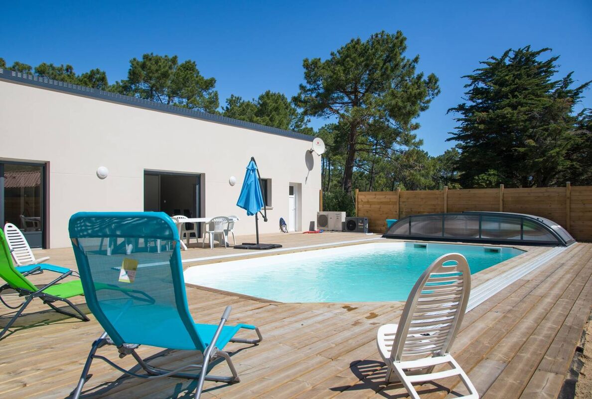 Swimming pool view Villa Saint-Jean-de-Monts