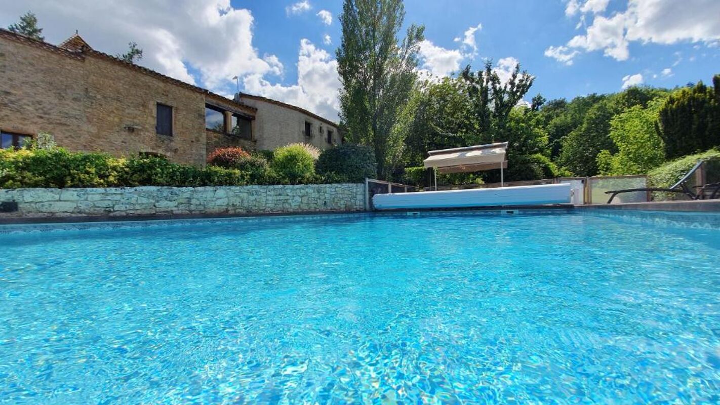 Vista a la piscina Casa Puy-l'Évêque
