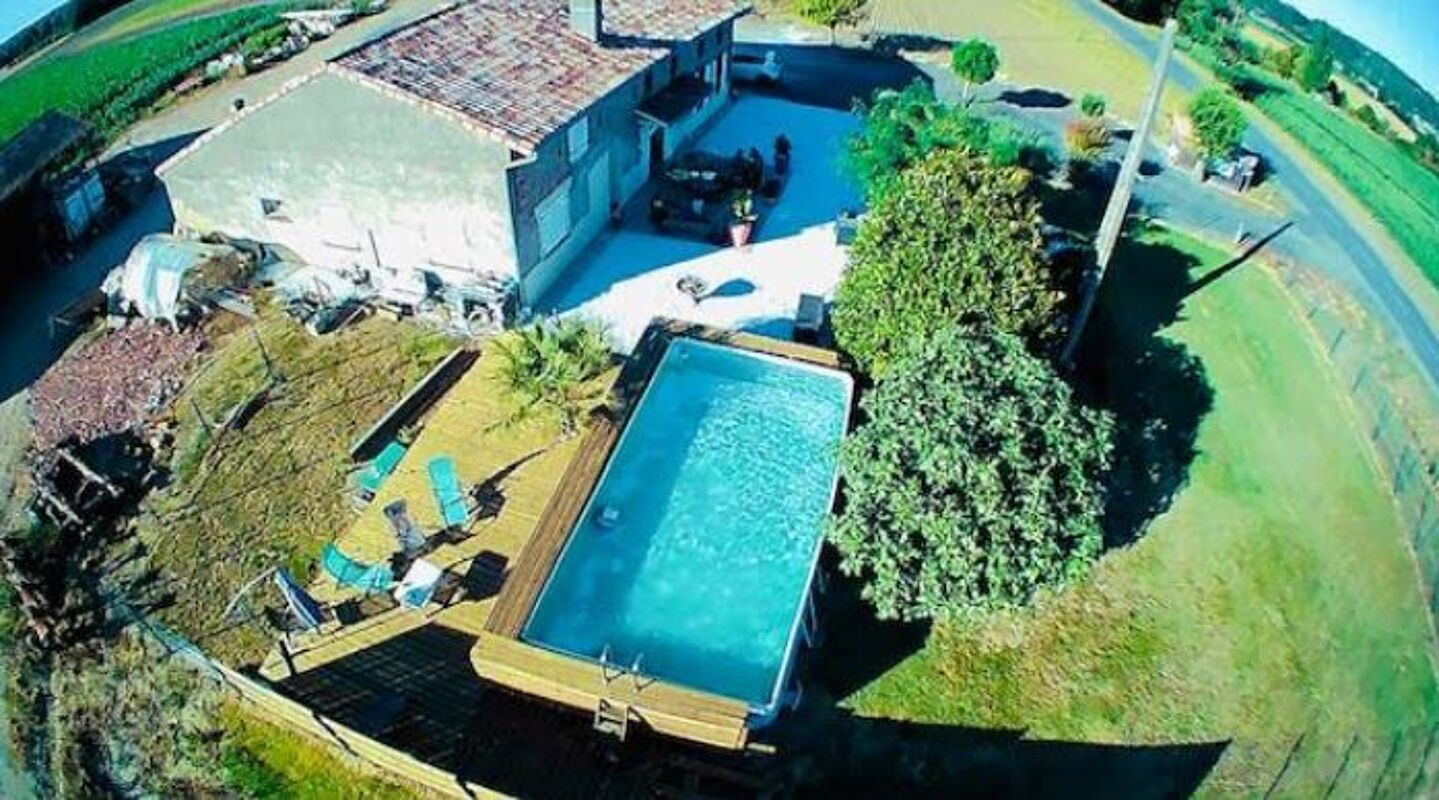 Swimming pool view Studio Saint-Jory