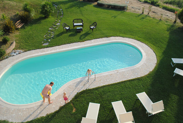 Villa 13 km vom Strand entfernt für 11 Pers. mit Schwimmbad und Garten