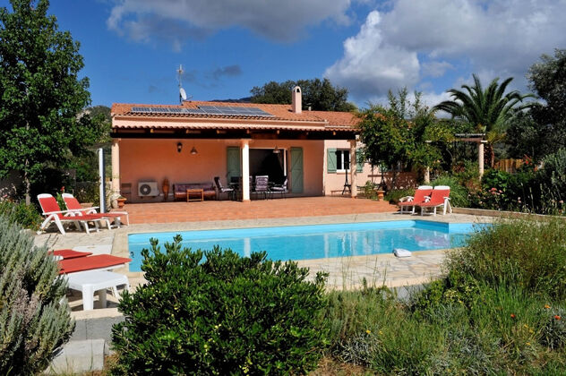 Nice villa 8 km away from the beach for 6 ppl. with swimming-pool