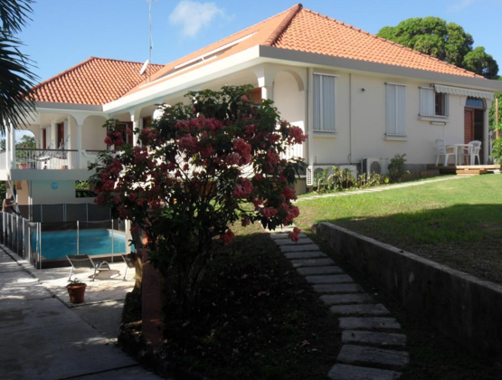 Studio 5 km away from the beach for 2 ppl. with shared pool and garden