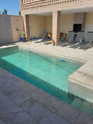 Beautiful villa for 5 ppl. with swimming-pool and terrace at Padul