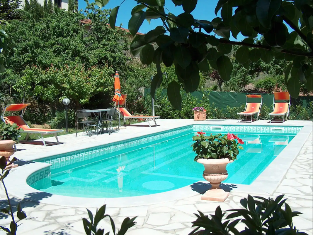 Swimming pool view Villa Castiglion Fiorentino