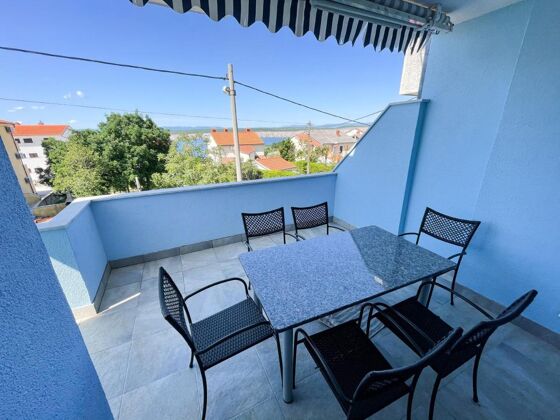 Wohnung für 5 Pers. mit Meerblick, Terrasse und Balkon in Jadranovo