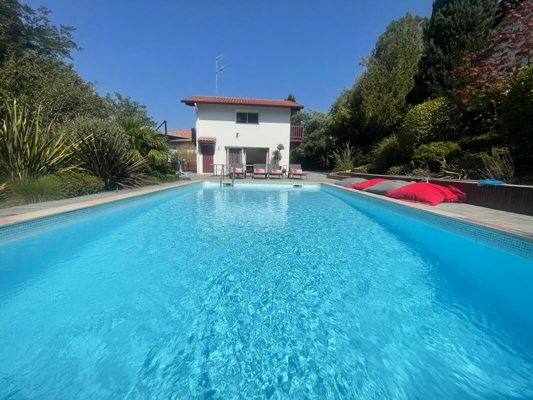 Swimming pool view Villa Arbonne