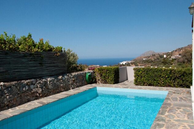 Villa 3 km away from the beach for 4 ppl. with swimming-pool at Mariou