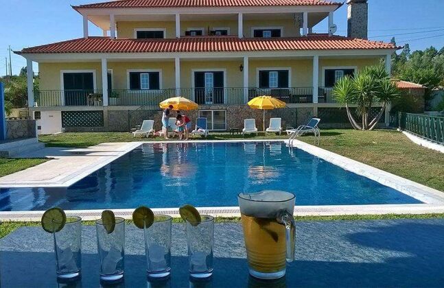 Villa 10 km vom Strand entfernt mit Schwimmbad, jacuzzi und Terrasse