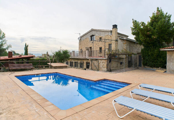 Villa para 6 pers. con piscina y jardín en Castellbell i el Vilar